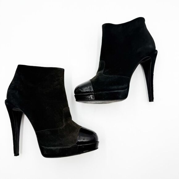 Chanel CC Cap Toe Black Suede Leather Ankle Boots Heels EU 39.5 - Picture 8 of 13